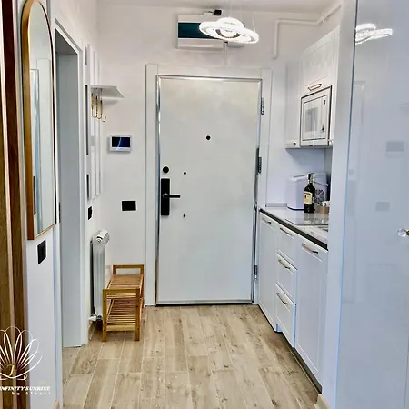 Heaven Infinity Sunrise Pool & 아파트