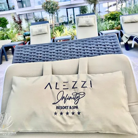 Heaven Infinity Sunrise Pool & Năvodari