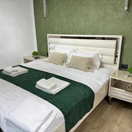 Heaven Infinity Sunrise Pool & *