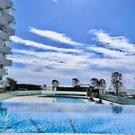 Apartment Heaven Infinity Sunrise Pool &