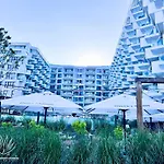Heaven Infinity Sunrise Pool & Apartment