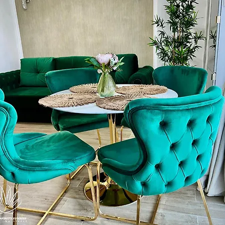 Heaven Infinity Sunrise Pool & شقة Năvodari