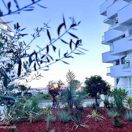 Heaven Infinity Sunrise Pool &