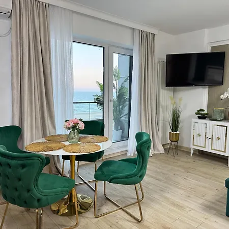 Heaven Infinity Sunrise Pool & شقة Năvodari