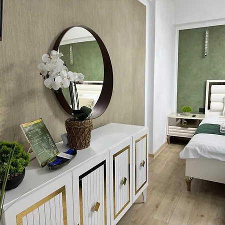 Heaven Infinity Sunrise Pool & Năvodari