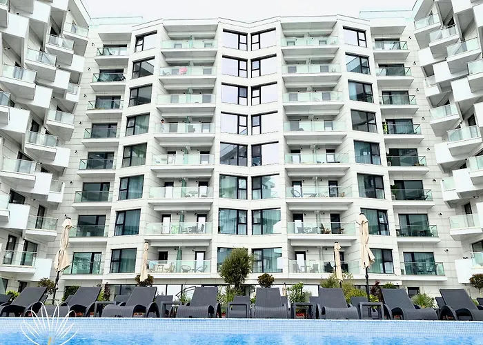 Heaven Infinity Sunrise Pool & Năvodari