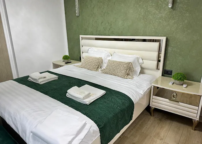 Heaven Infinity Sunrise Pool & *