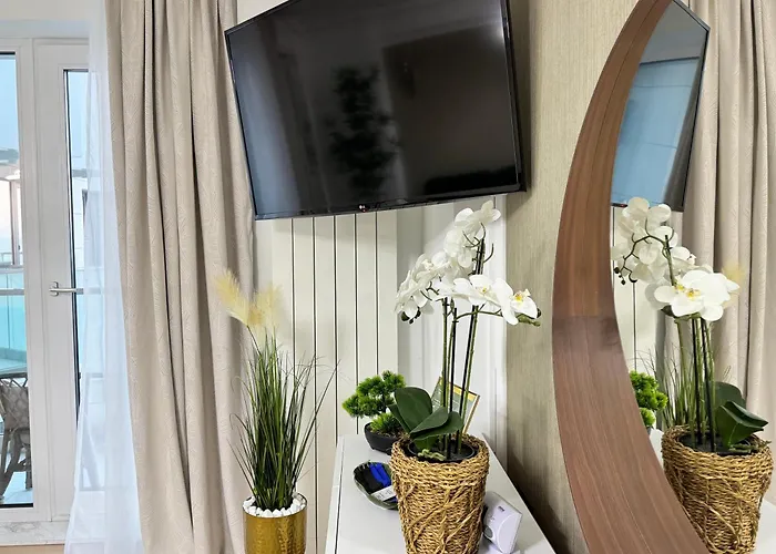 Heaven Infinity Sunrise Pool & Năvodari